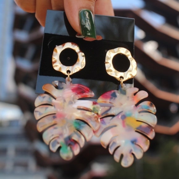 New leaf acrylic dangle gold acrylic earrings - Picture 1 of 7